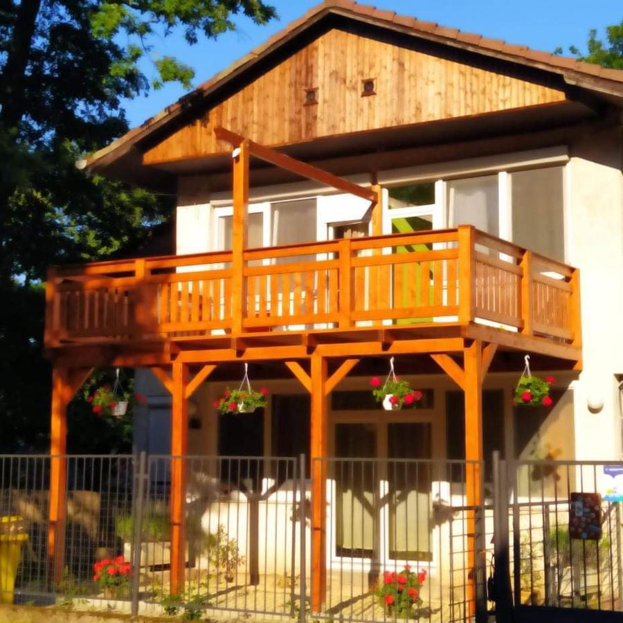 Toelgyfa Vendeghaz Hotel Balatonszepezd Exterior photo
