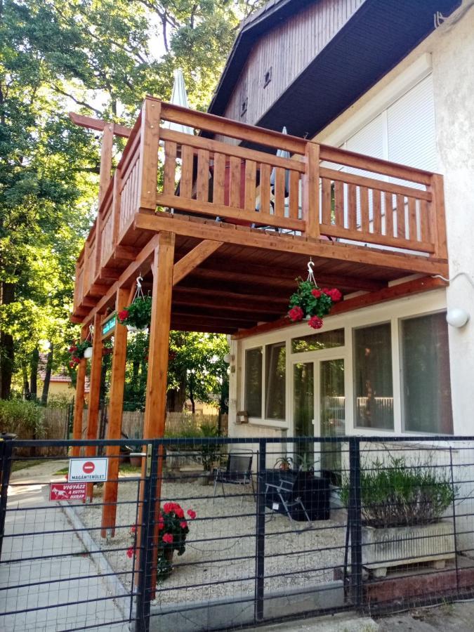 Toelgyfa Vendeghaz Hotel Balatonszepezd Exterior photo