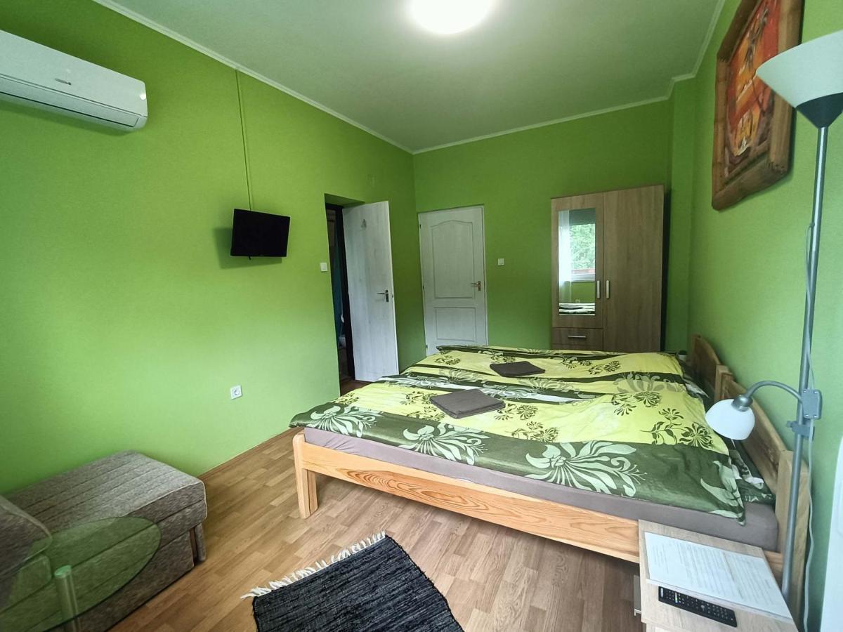 Toelgyfa Vendeghaz Hotel Balatonszepezd Exterior photo