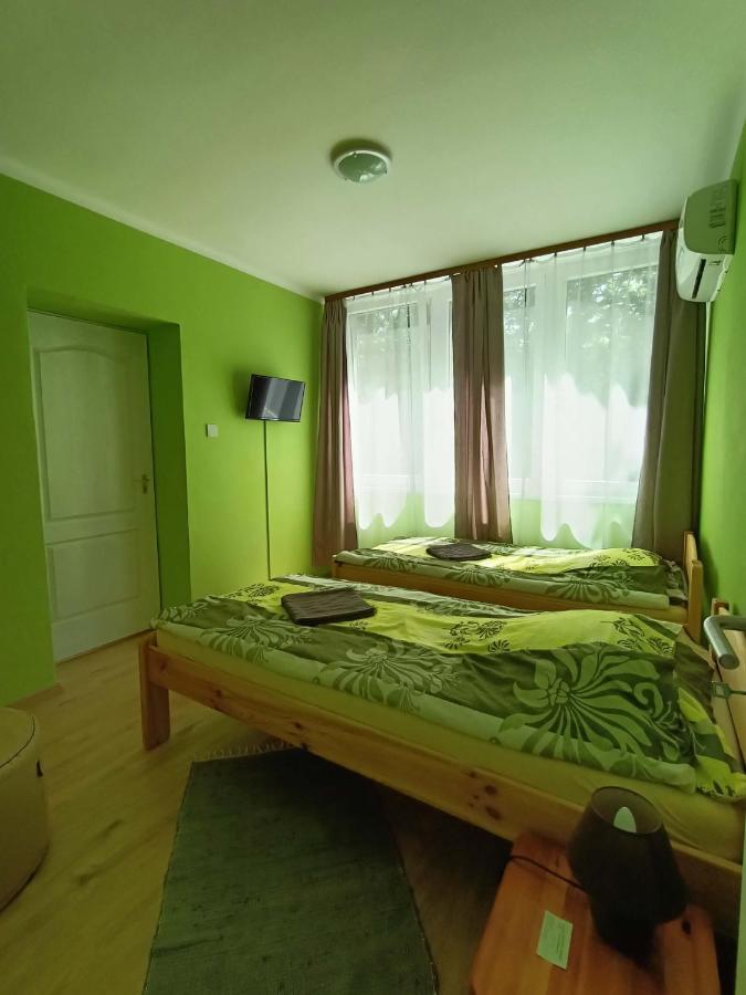 Toelgyfa Vendeghaz Hotel Balatonszepezd Exterior photo